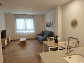 Departamento básico | Área de sala de estar | Televisión de pantalla plana