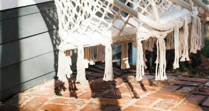 Millbrook Getaway Cottage | Pool & Near Capitol