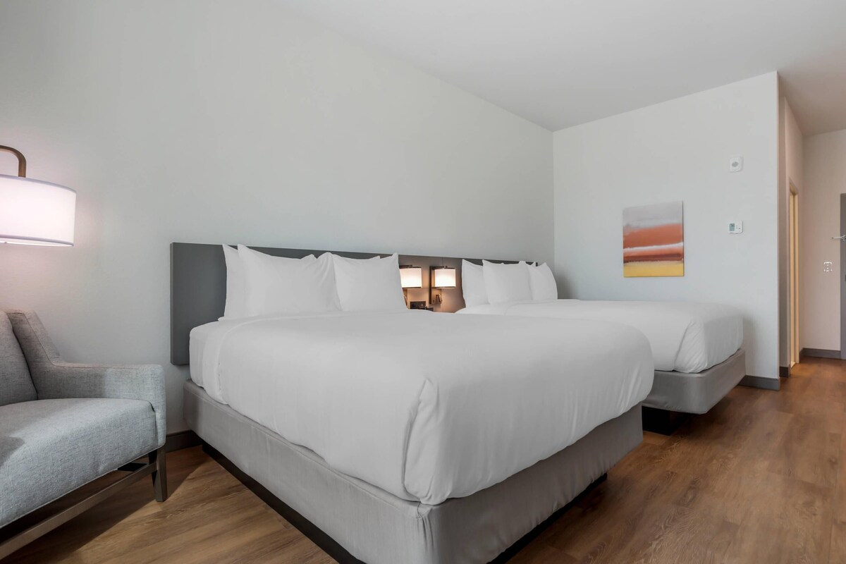 Premium bedding, desk, blackout curtains, iron/ironing board