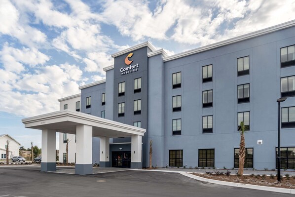 A modern Comfort Inn & Suites building with a flat facade, multiple windows, and a covered entrance. - Comfort Inn & Suites Panama City Beach - Pier Park Area (Panama City Beach)