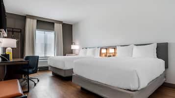 Roupas de cama premium, escrivaninha, cortinas blackout