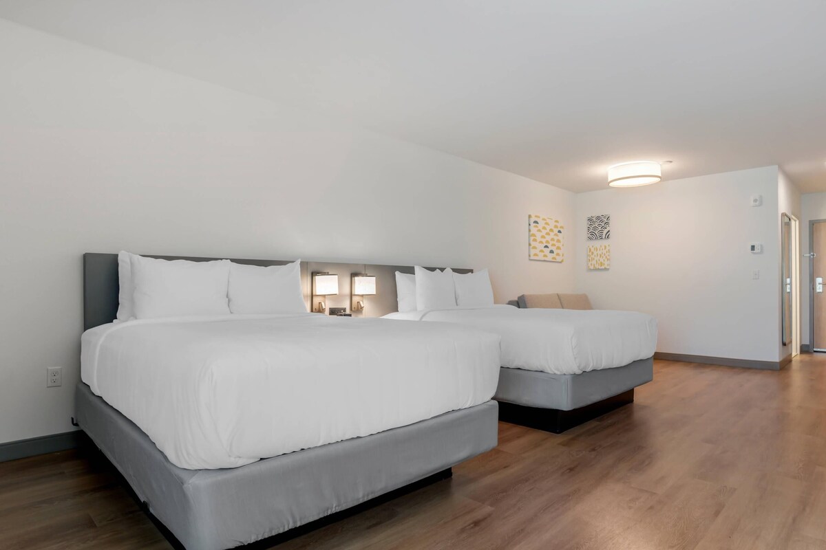 Premium bedding, desk, blackout curtains, iron/ironing board