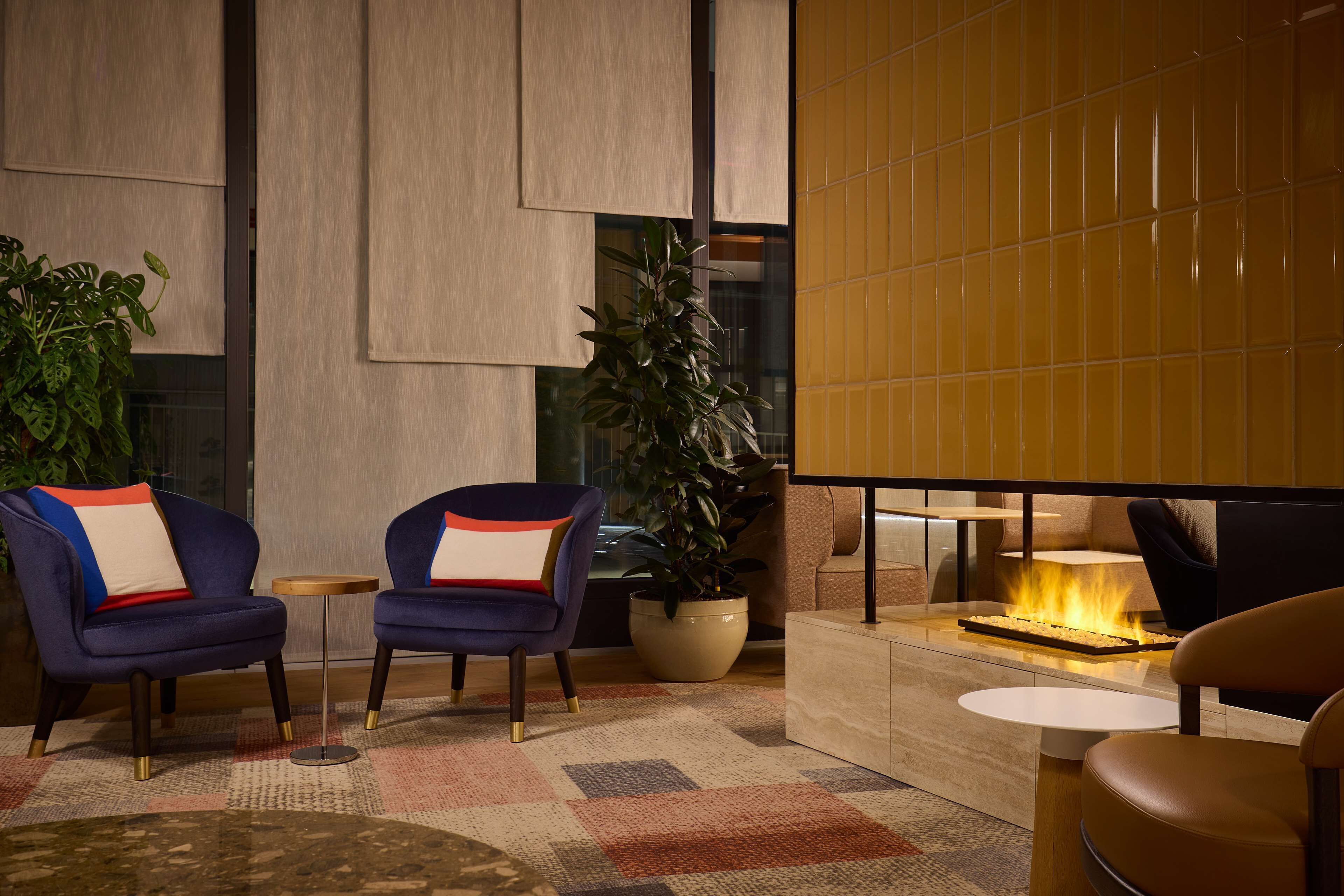 Lobby-lounge