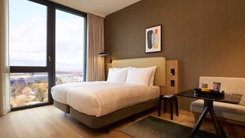 Studio | In-room safe, blackout curtains, soundproofing, iron/ironing board