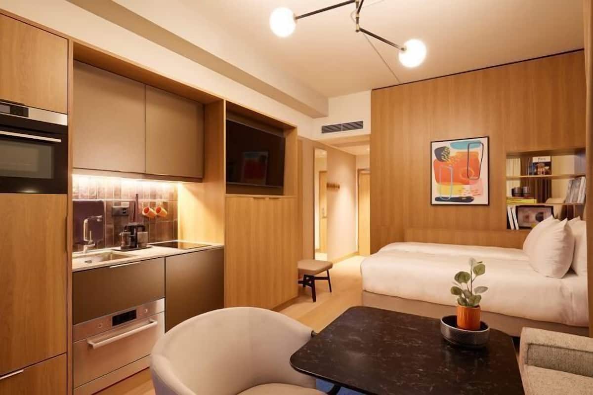 1 bedroom, in-room safe, blackout curtains, soundproofing