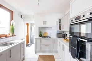 Fridge, microwave, oven, stovetop - Levi Suite by Koya Homes (Cardiff)
