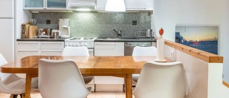 Réfrigérateur, micro-ondes, lave-vaisselle