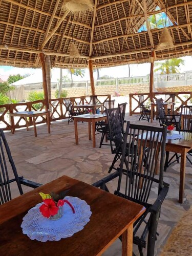 Balungi Bungalow & Restaurant