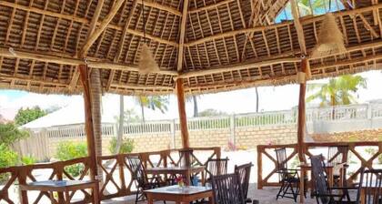 Balungi Bungalow & Restaurant