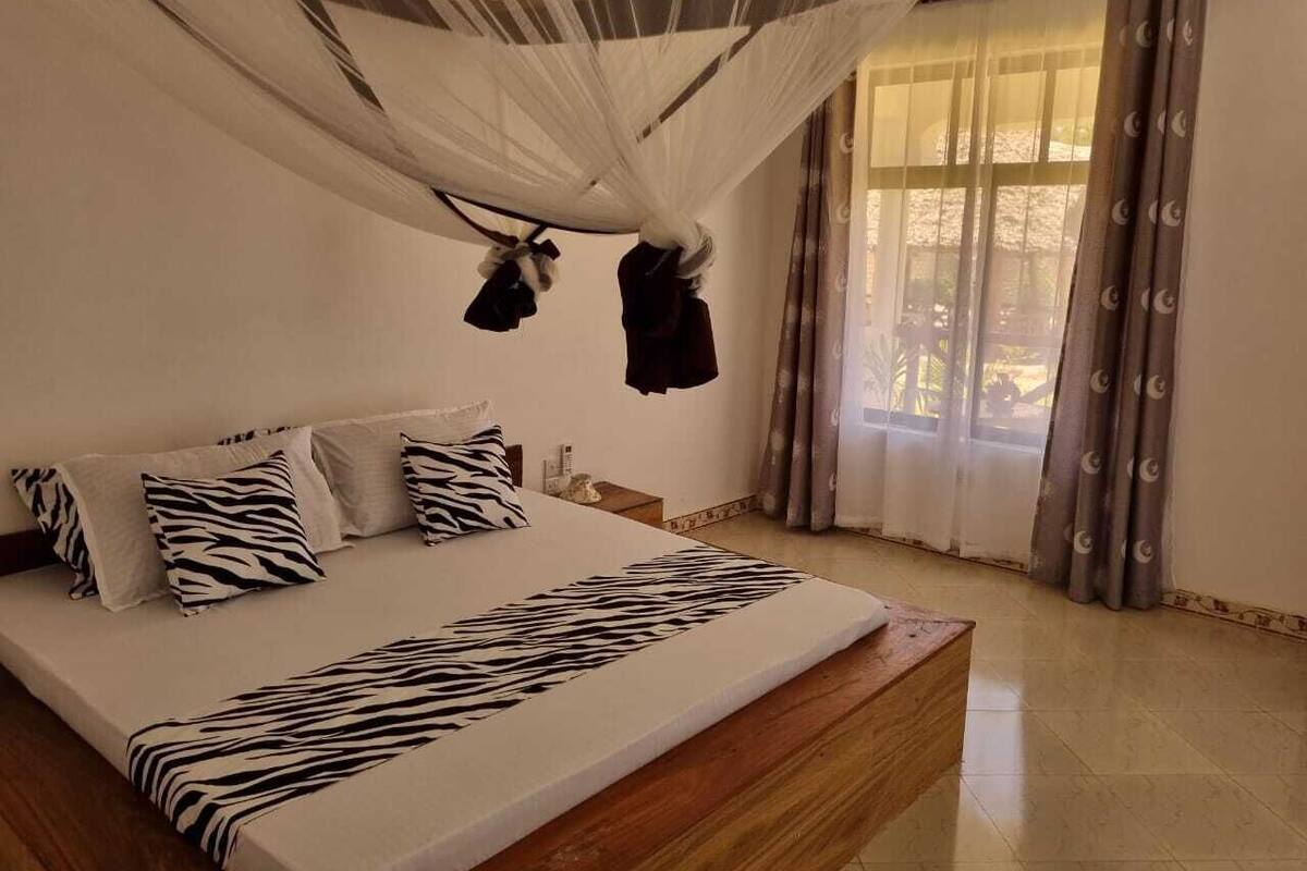 Business Single Room | In-room safe, soundproofing