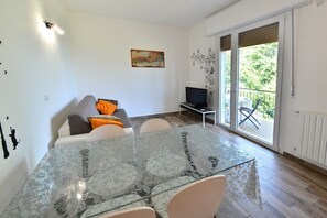 Smart TV, fireplace - Relaxation and recreation among nature, history and entertainment. (Peschiera del Garda)