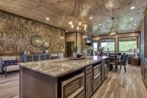 Interior - 7 Bedroom, Unique Sports Bar, INDOOR pool! LOADED! (Sevierville)