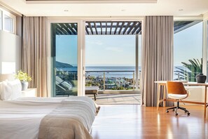 4 bedrooms, iron/ironing board, WiFi, bed sheets - Modern Home 400m from the beach:gym, heated pool (Cape Town)