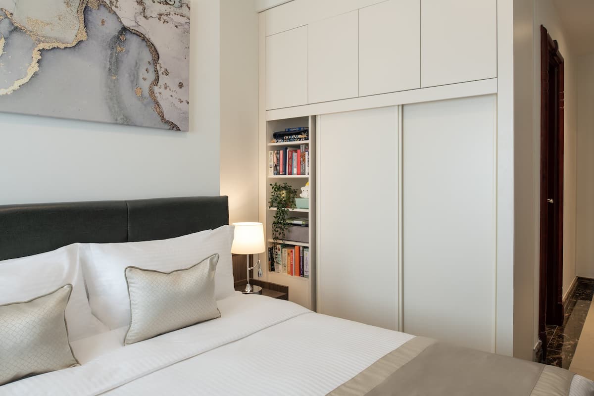 1 bedroom, in-room safe, blackout curtains, soundproofing