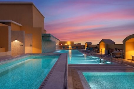 Outdoor pool, pool umbrellas, pool loungers. Somerset Al Mansoura Doha