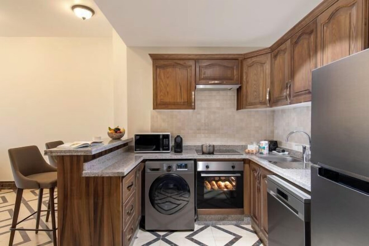 Private kitchen | Coffee/tea maker, fridge, microwave, oven