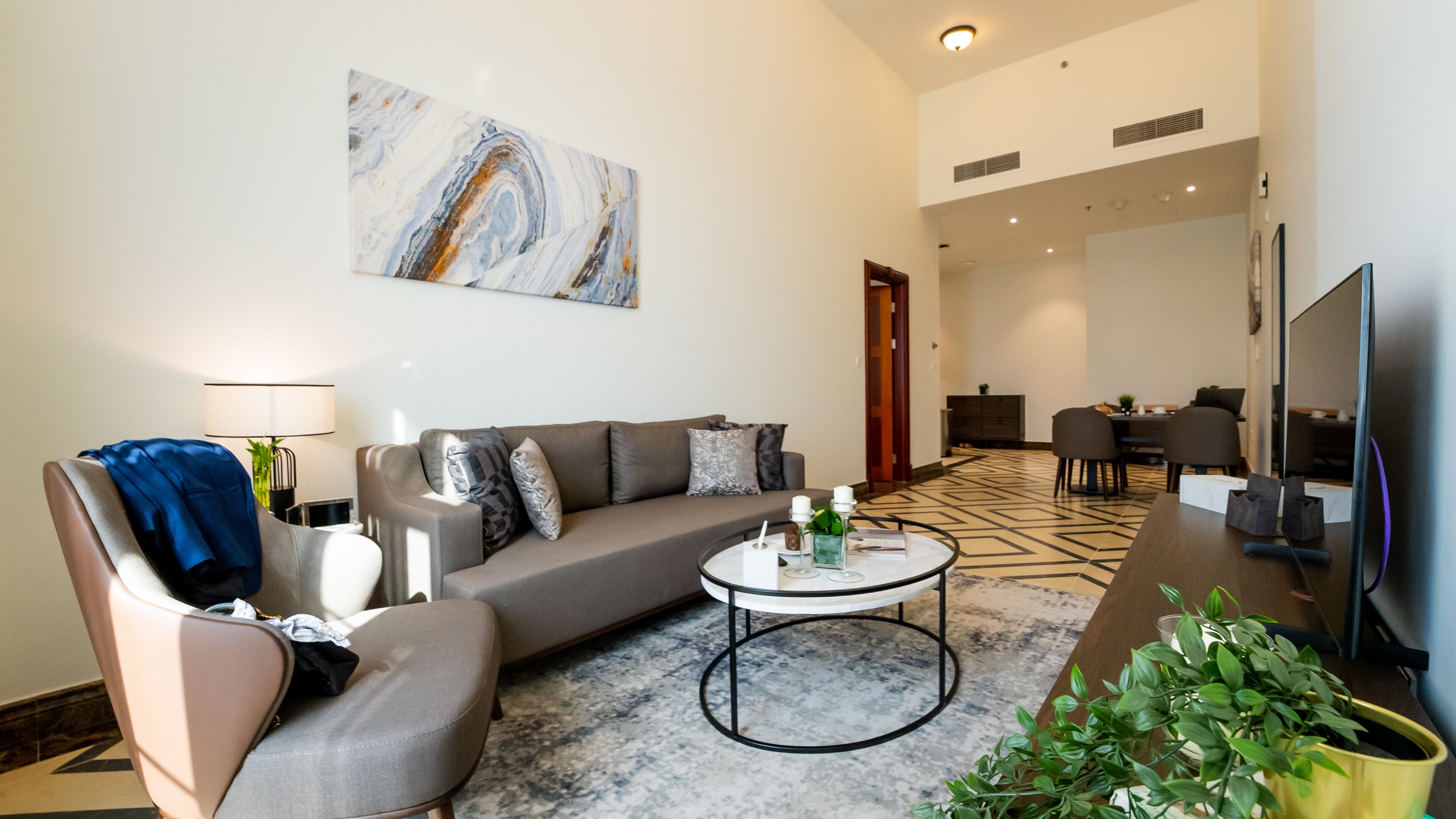 46-inch Smart TV with satellite channels, TV