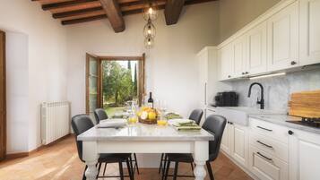 Kühlschrank, Ofen, Herdplatte, Geschirrspüler