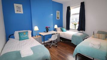 Rumah | 4 kamar tidur, tirai kedap cahaya, dan setrika/meja setrika