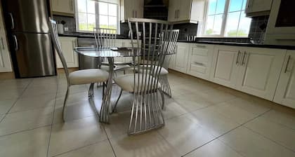 *Countryside Retreat | 5 mins to Donegal Town*