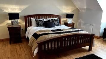 4 habitaciones, tabla de planchar con plancha y cuna de viaje