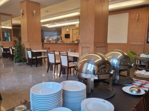 Tägliches englisches Frühstück (150 THB pro Person)