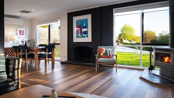 Smart TV, fireplace