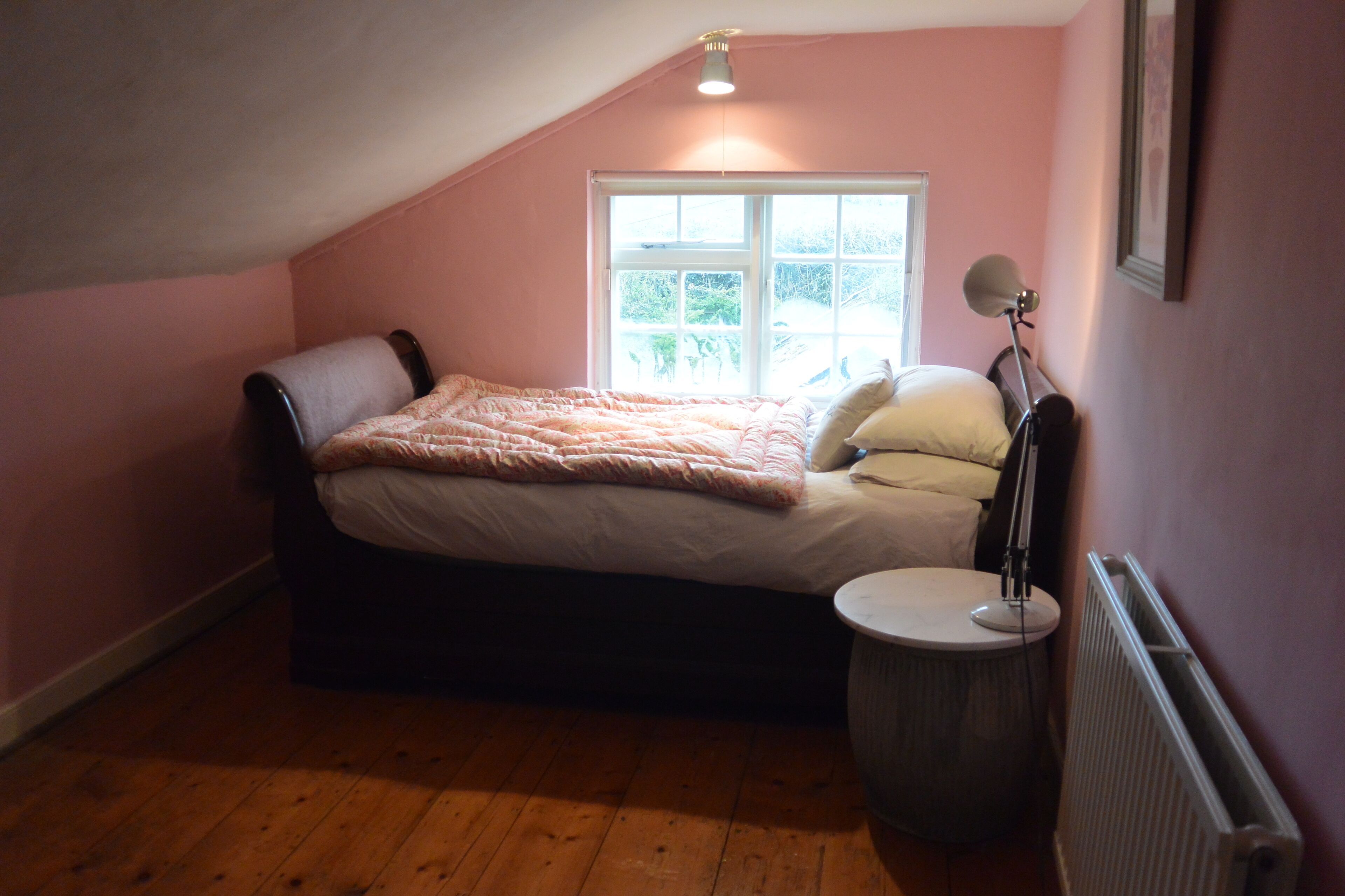 4 室のベッドルーム、デスク、アイロン / アイロン台、WiFi (無料)