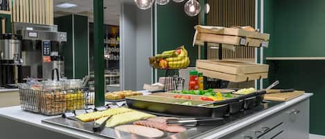 Frukostbuffé varje dag (EUR 12 per person)