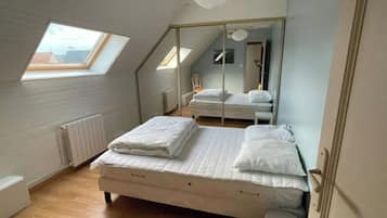 4 slaapkamers, een strijkplank/strijkijzer, babybedden, wifi