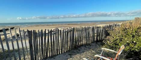 Ubicación a pie de playa y tumbonas