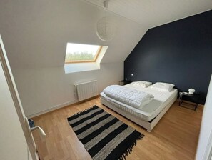 4 chambres, fer et planche à repasser, lit de bébé, Wi-Fi