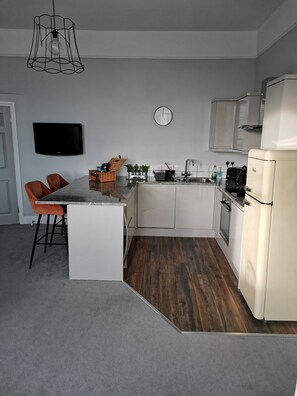 Apartment | Private kitchen | Fridge, microwave, oven, stovetop