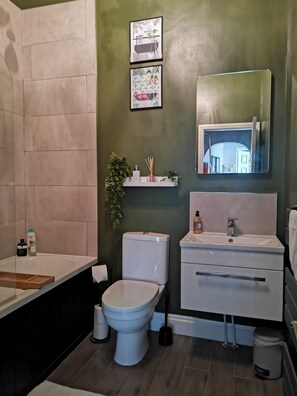 Appartamento | Bagno | Combinazione doccia/vasca, vasca da bagno a immersione totale