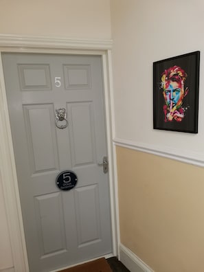 Apartment | Interior - Upmarket 2 Bedroom Apartment With sea Views (Torquay)