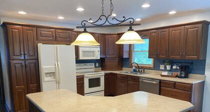 Beautiful house walking distance to wilmore dam! Surrounded by tons of trails!
