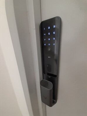 Luokittelematon kuva, 2 kautta 11, painike