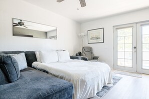 2 bedrooms, desk, iron/ironing board, WiFi - The Hideaway in Old Town Scottsdale (Scottsdale)