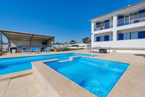 Pool - Family home with hydromassage pool &fun activities (Domijanići)