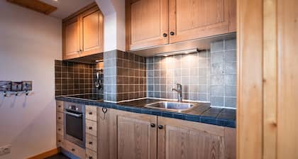 Luxury chalet (14p) 7 bedrooms, 5 bathrooms, bar & sauna. In the centre of Vallandry, with a beautiful view