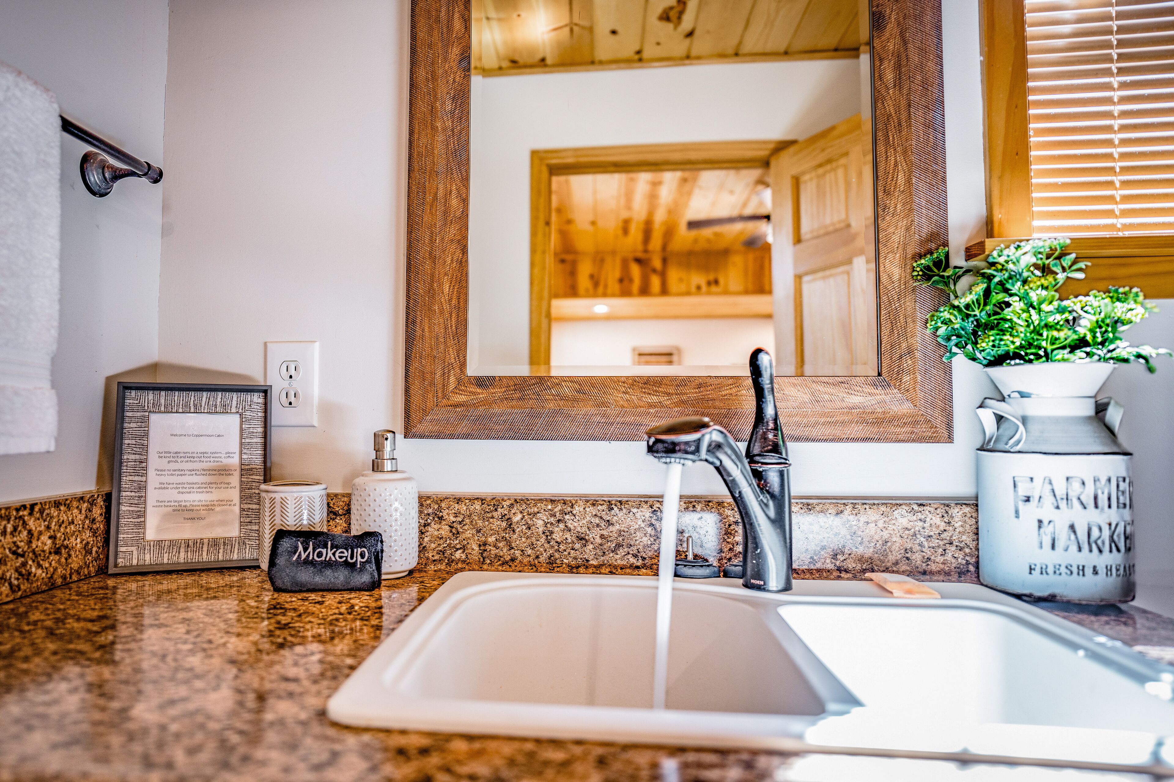 Articles de toilette écologiques, sèche-cheveux, serviettes fournies