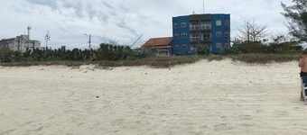 Alugo Apartamento em Frente a Praia de Saquarema Para 8 Pessoas