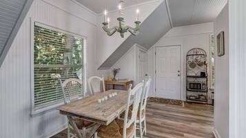 Apartment, 1 Bedroom | Dining