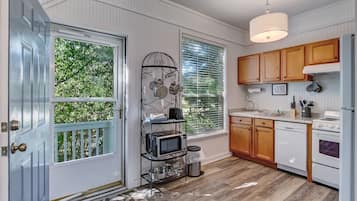 Apartment, 1 Bedroom | Private kitchen | Fridge, oven, coffee/tea maker, toaster