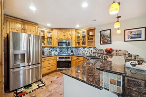 聯排別墅, 3 間臥室 | 私人廚房 | 雪櫃、微波爐、焗爐、咖啡機/沖茶器