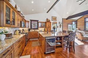 Maison, 5 chambres | Cuisine privée | Réfrigérateur, micro-ondes, four, lave-vaisselle