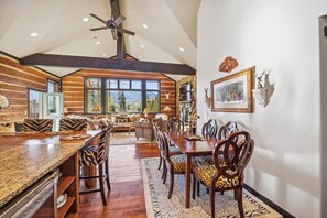 Maison, 5 chambres | Cuisine privée | Réfrigérateur, micro-ondes, four, lave-vaisselle