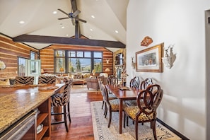 Maison, 5 chambres | Cuisine privée | Réfrigérateur, micro-ondes, four, lave-vaisselle