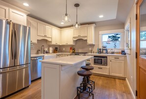 Casa, 2 quartos | Cozinha privada | Geladeira, fogão, cooktop, cafeteira/chaleira