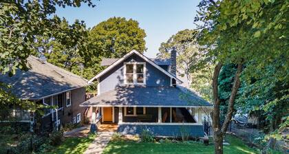 Ava's Castle 2 Bedroom Home by Redawning